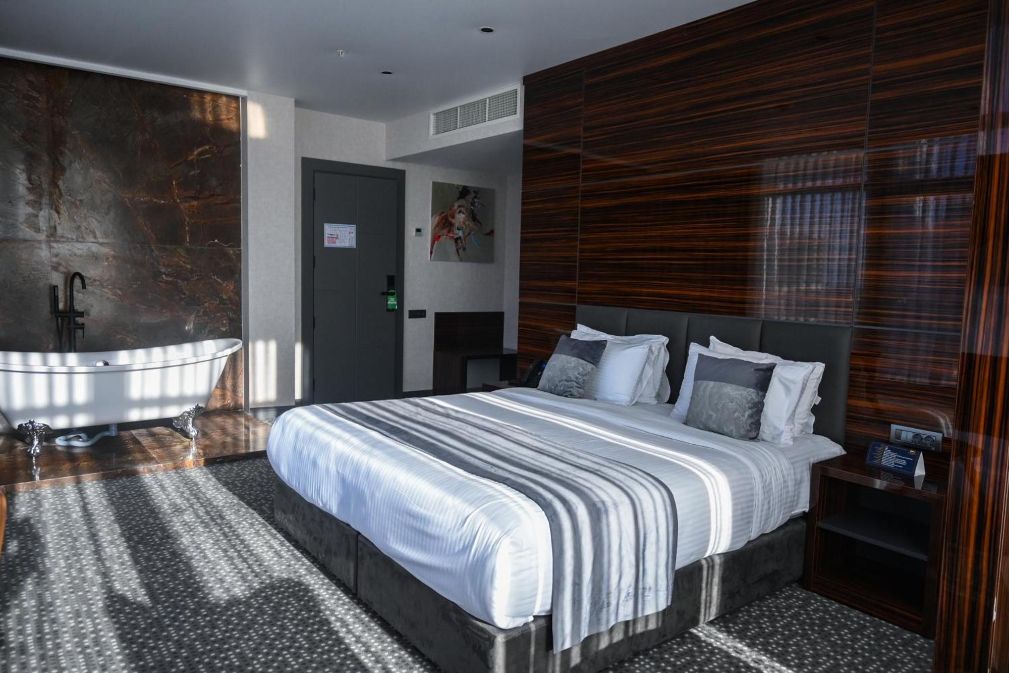 Hotel Monarch Batumi Ngoại thất bức ảnh