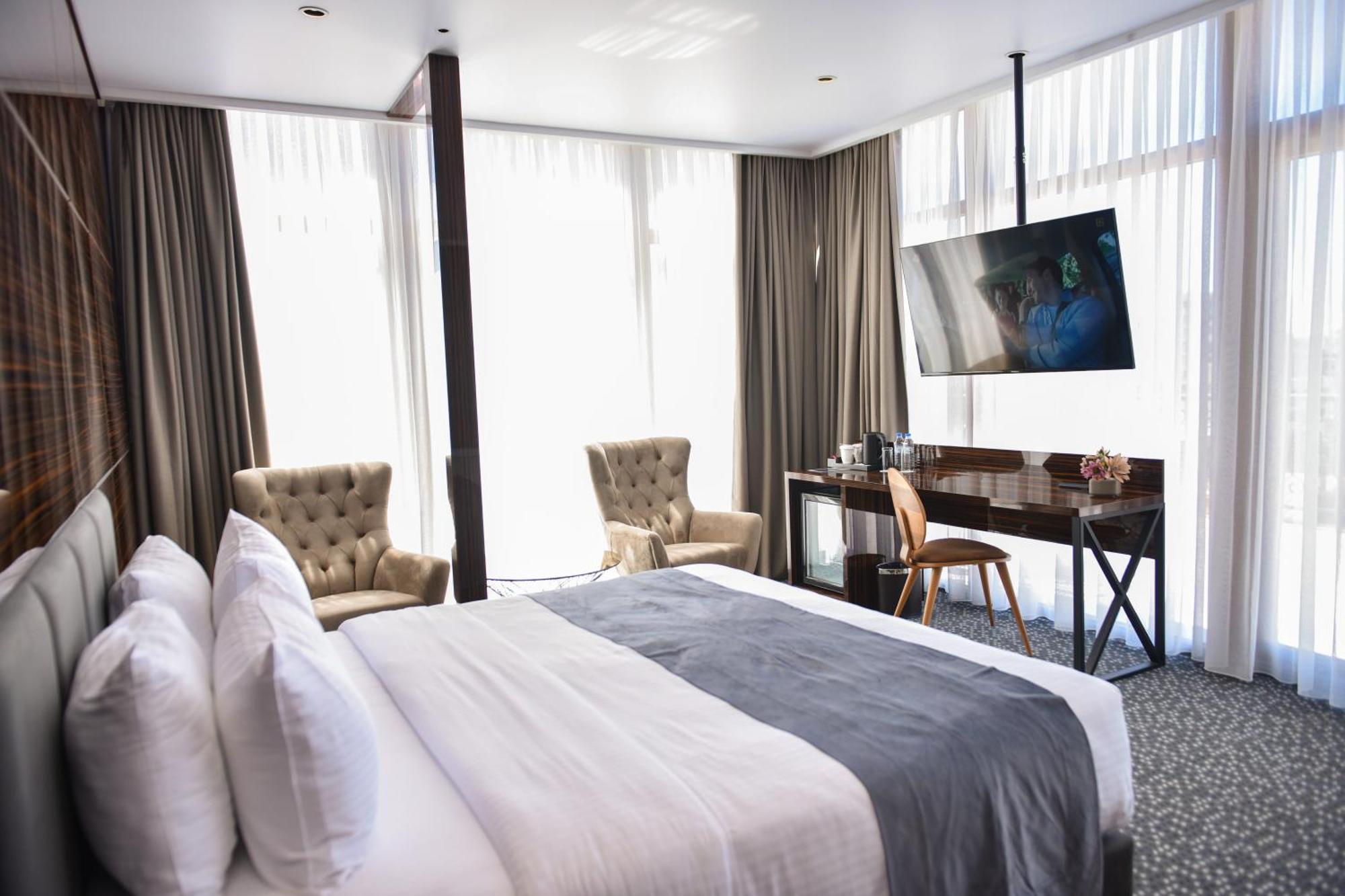 Hotel Monarch Batumi Ngoại thất bức ảnh