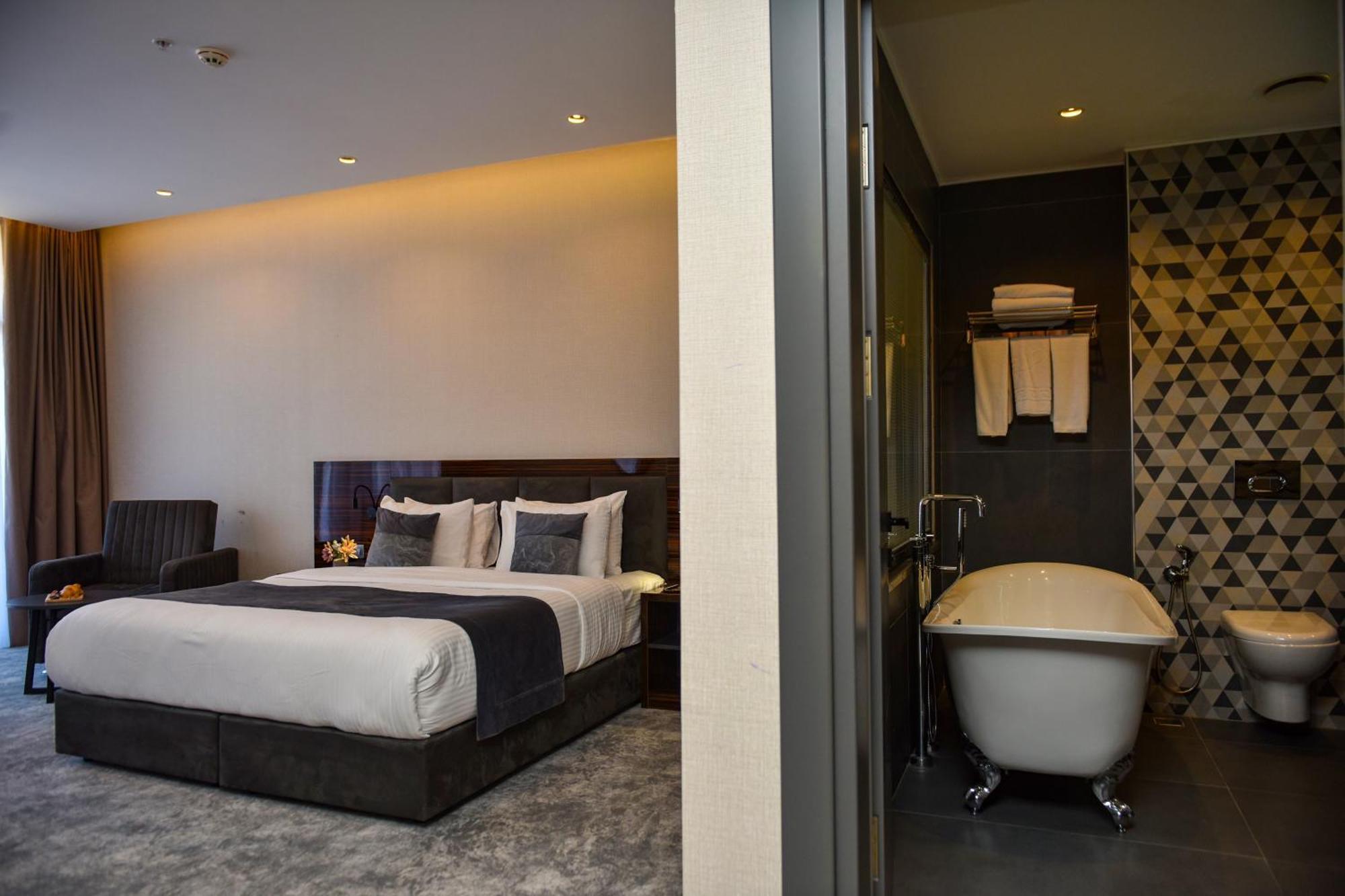 Hotel Monarch Batumi Ngoại thất bức ảnh